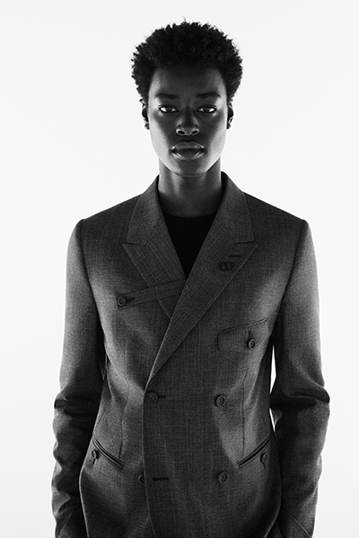 ديور تأخذ البذلات الرسمية إلى مستوى جديد مفعم بالعصرية مع مجموعة MODERN TAILORING